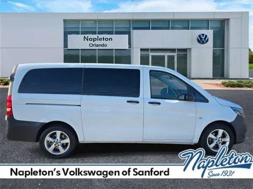 2023 Mercedes Benz Metris Passenger photo 4