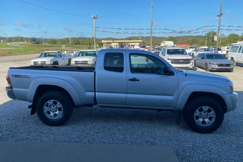 2005 Toyota Tacoma Access Cab V6 4x4 photo 1
