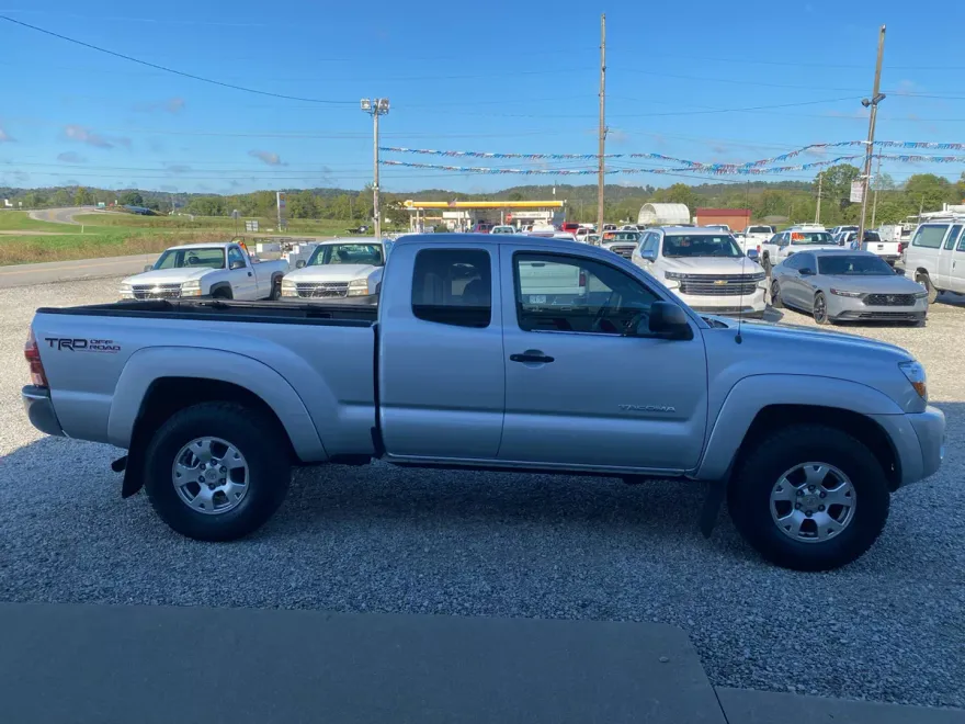 2005 Toyota Tacoma Access Cab V6 4x4 photo 1