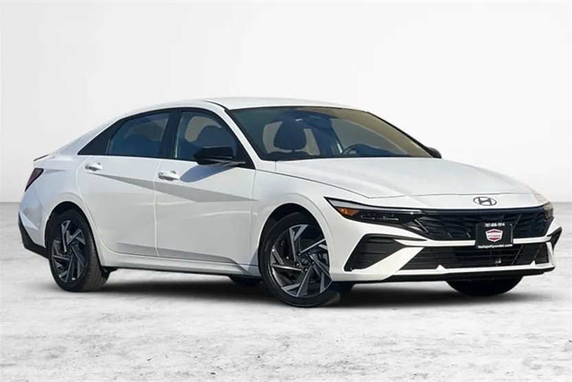 2025 Hyundai Elantra SEL Sport photo 1