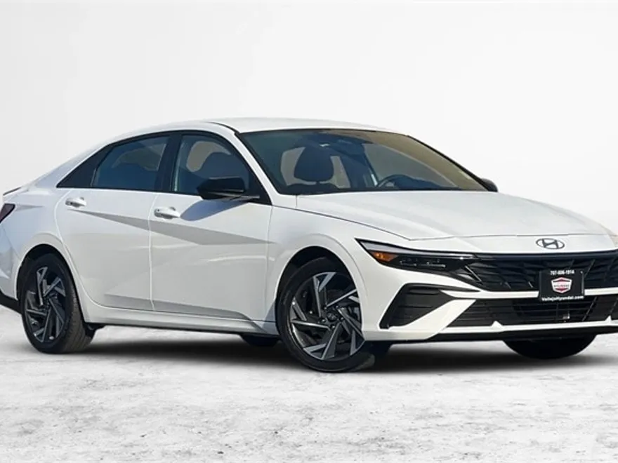 2025 Hyundai Elantra SEL Sport photo 1