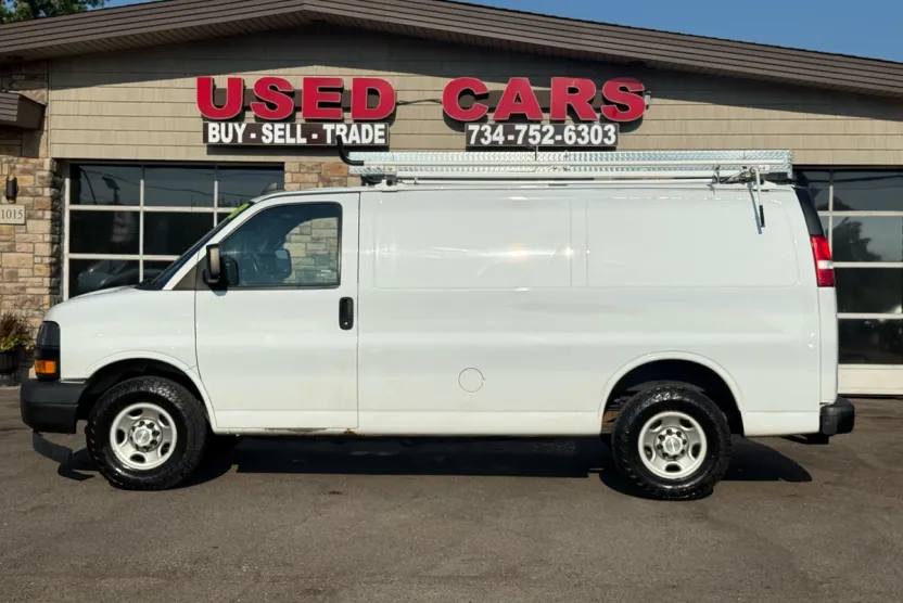 2018 Chevrolet Express 3500 Cargo photo 1