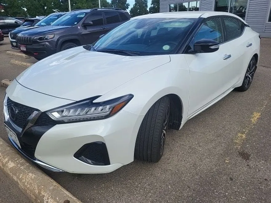 2021 Nissan Maxima SV photo 1