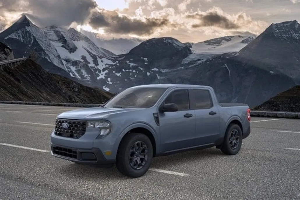 2025 Ford Maverick XLT photo 1
