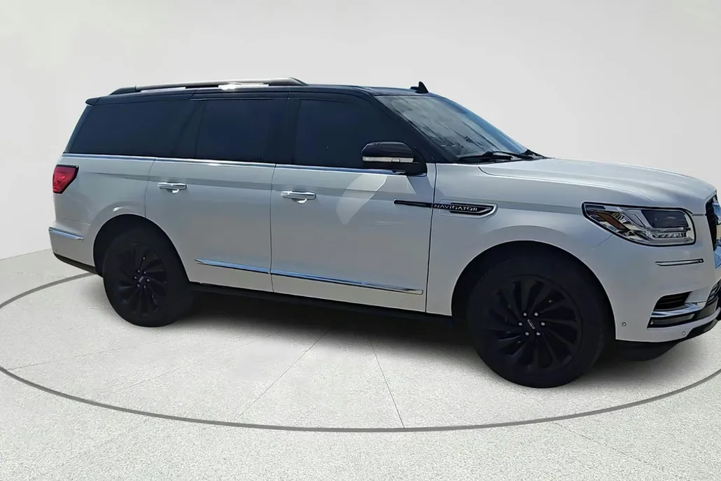 2021 Lincoln Navigator Black Label photo 1