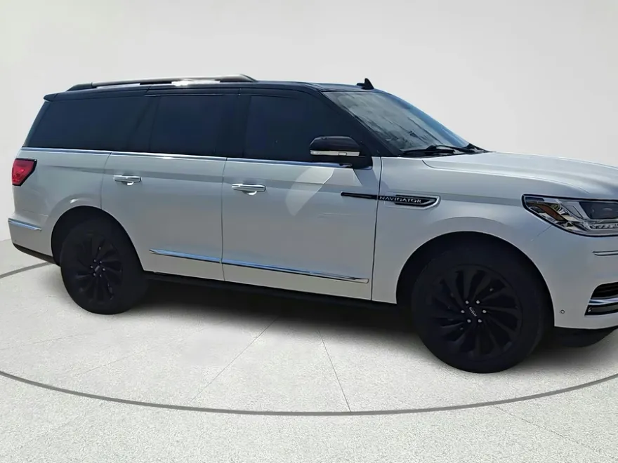 2021 Lincoln Navigator Black Label photo 1