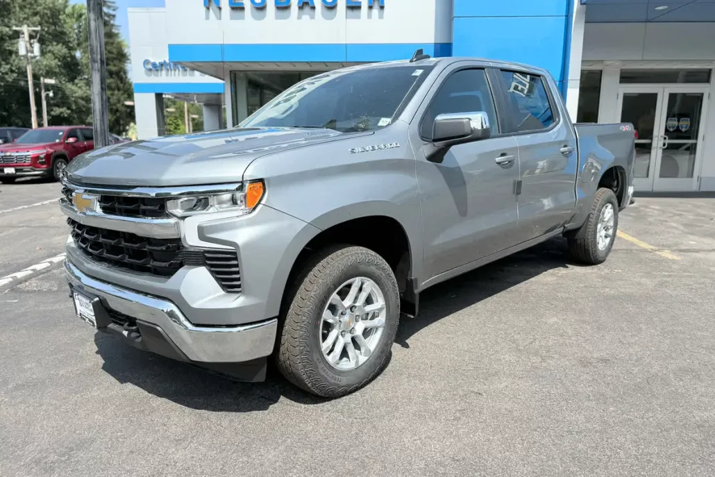 2026 Chevrolet Silverado 1500 LT photo 1