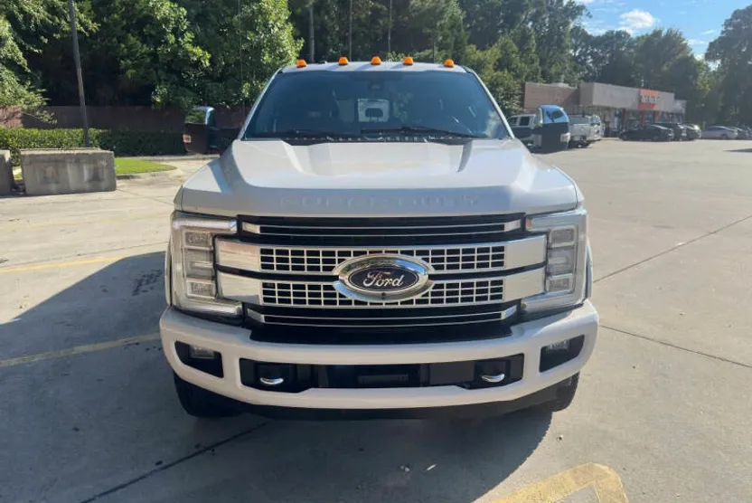 2018 Ford F-250 Platinum photo 1