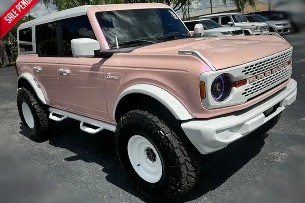 2025 Ford Bronco Base photo 1