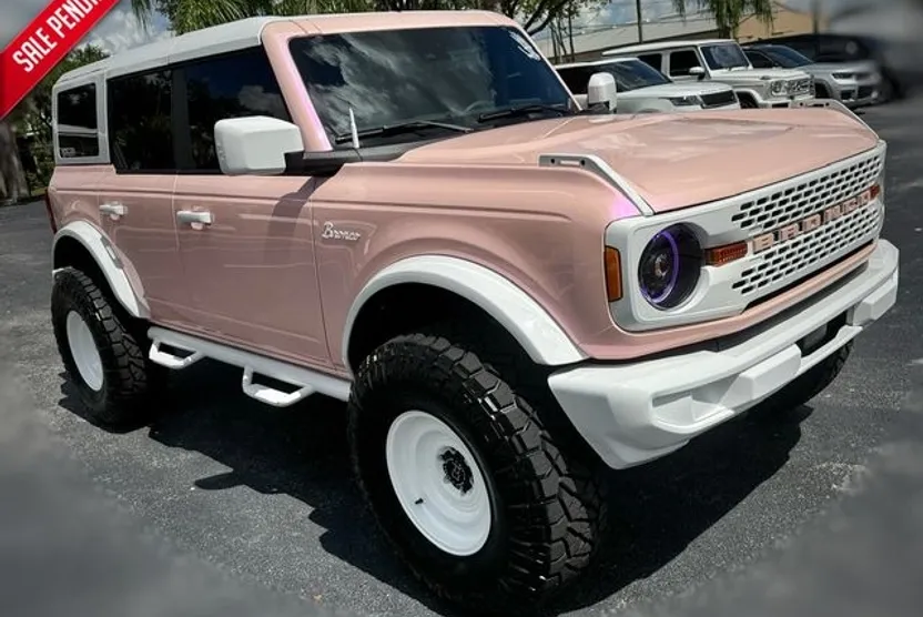 2025 Ford Bronco Base photo 1
