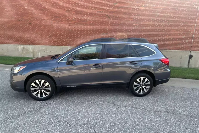 2015 Subaru Outback 2.5i Limited photo 1