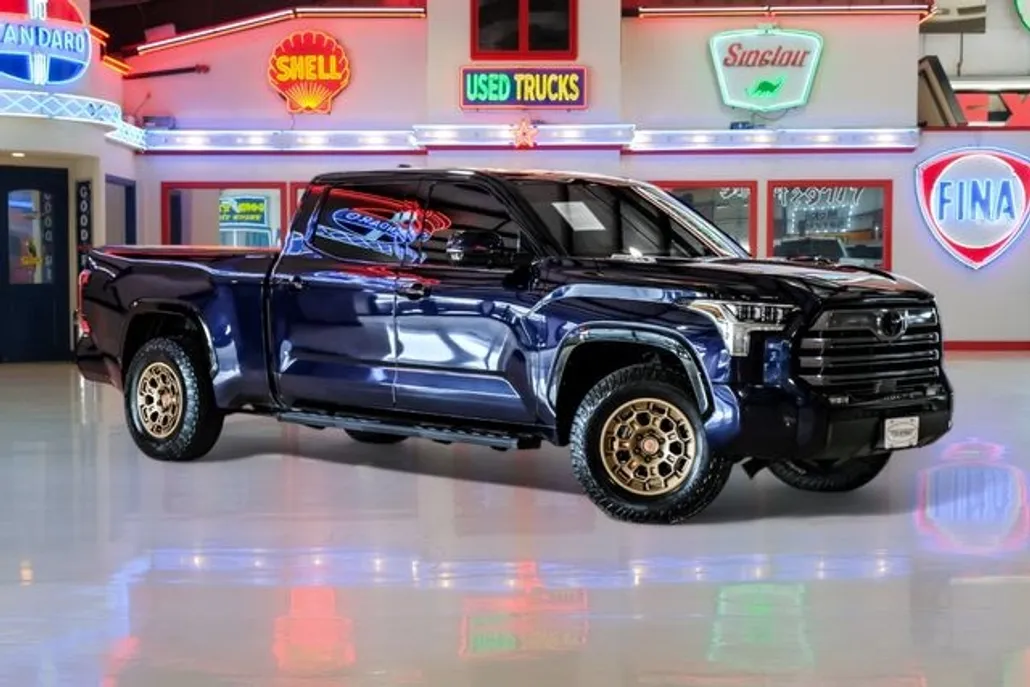 2023 Toyota Tundra Limited photo 1