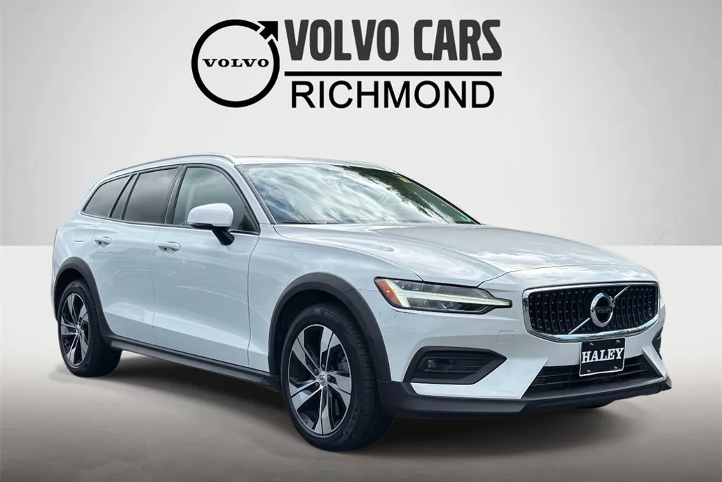 2021 Volvo V60 Cross Country T5 photo 1