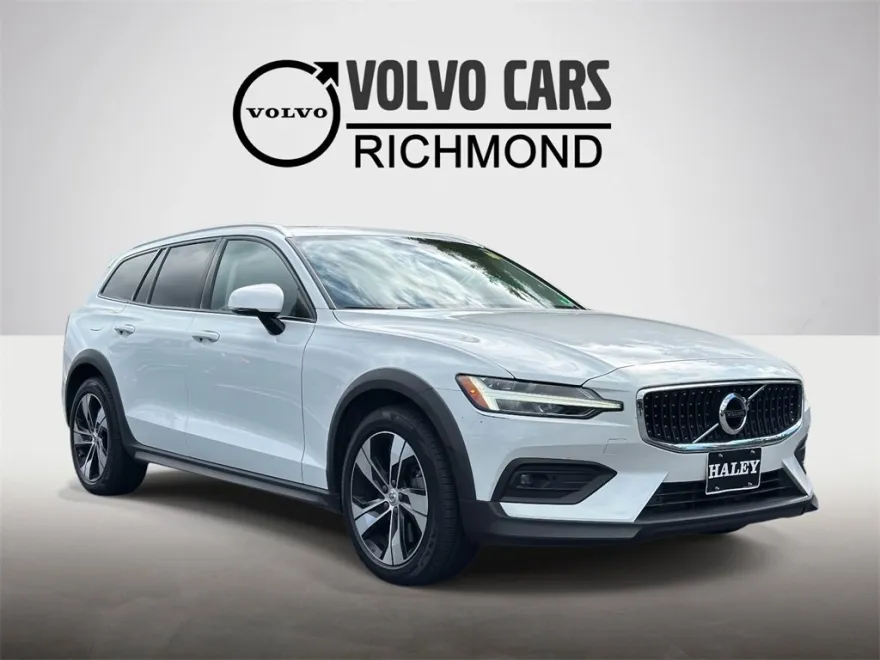 2021 Volvo V60 Cross Country T5 photo 1