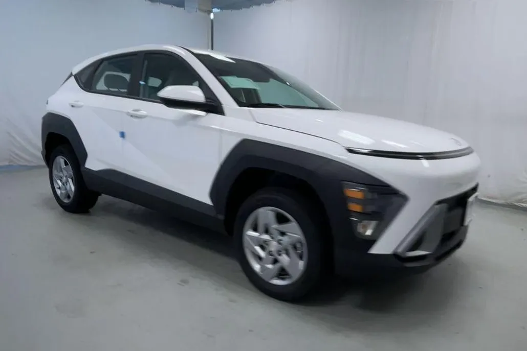2026 Hyundai Kona SE photo 1