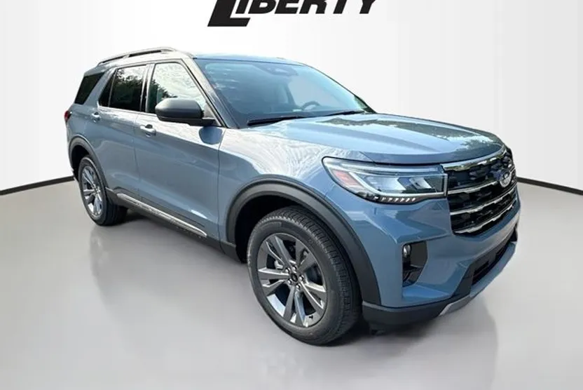 2025 Ford Explorer photo 1