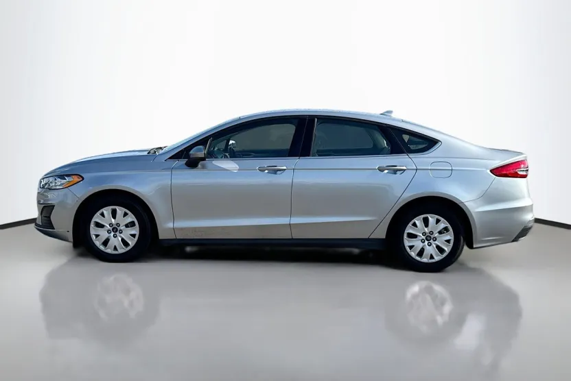 2020 Ford Fusion S photo 1