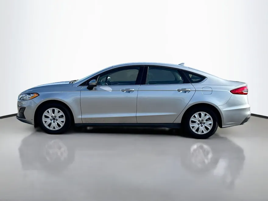 2020 Ford Fusion S photo 1