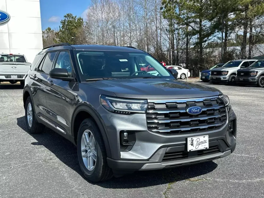 2025 Ford Explorer photo 1
