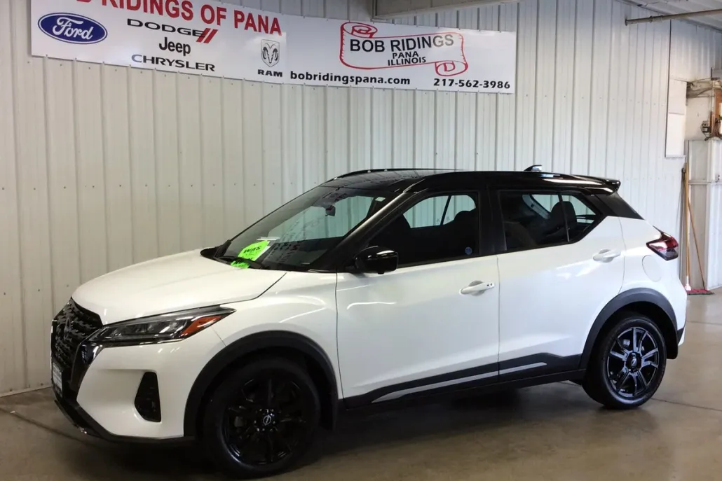 2024 Nissan Kicks SR photo 1