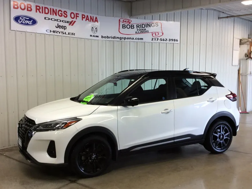 2024 Nissan Kicks SR photo 1