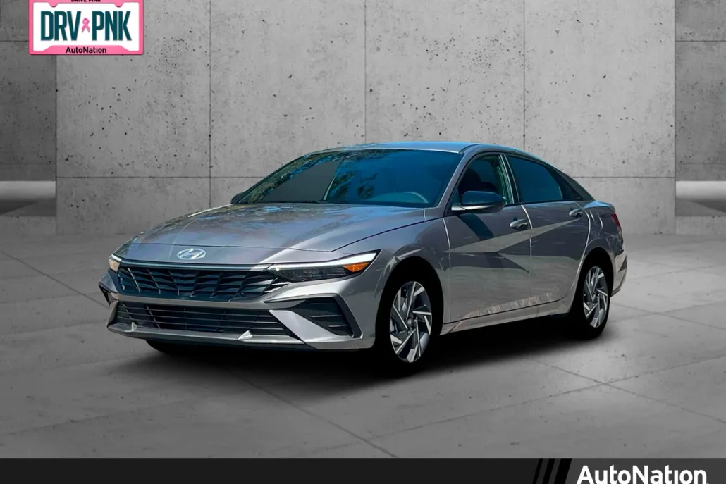 2025 Hyundai Elantra SEL Sport photo 1