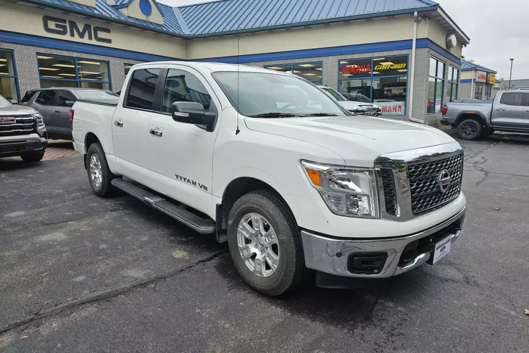 2018 Nissan Titan SV photo 1