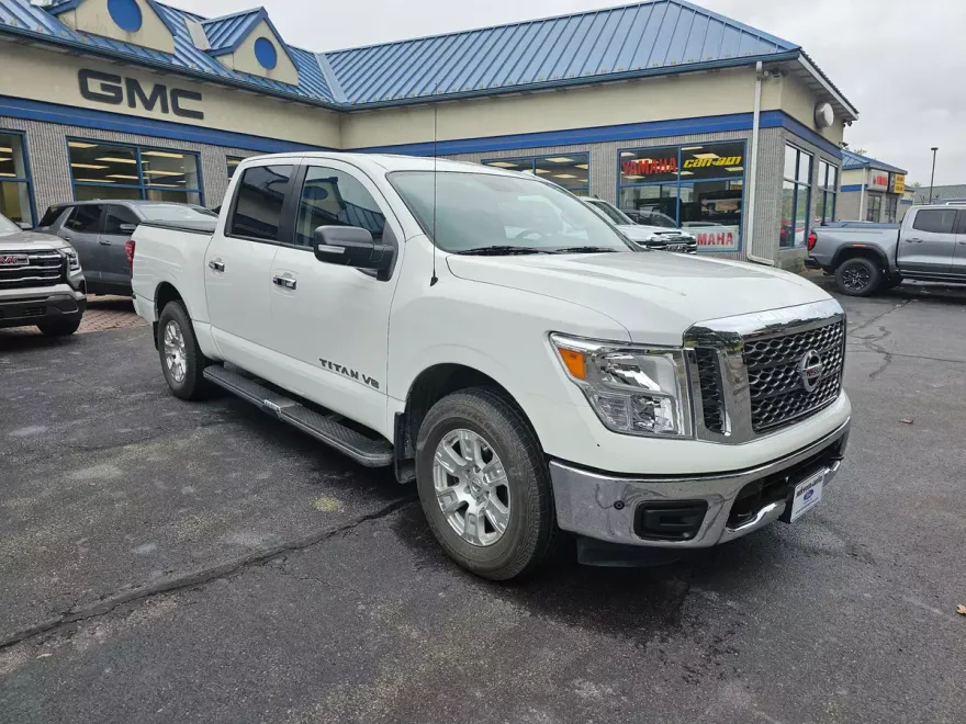 2018 Nissan Titan SV photo 1