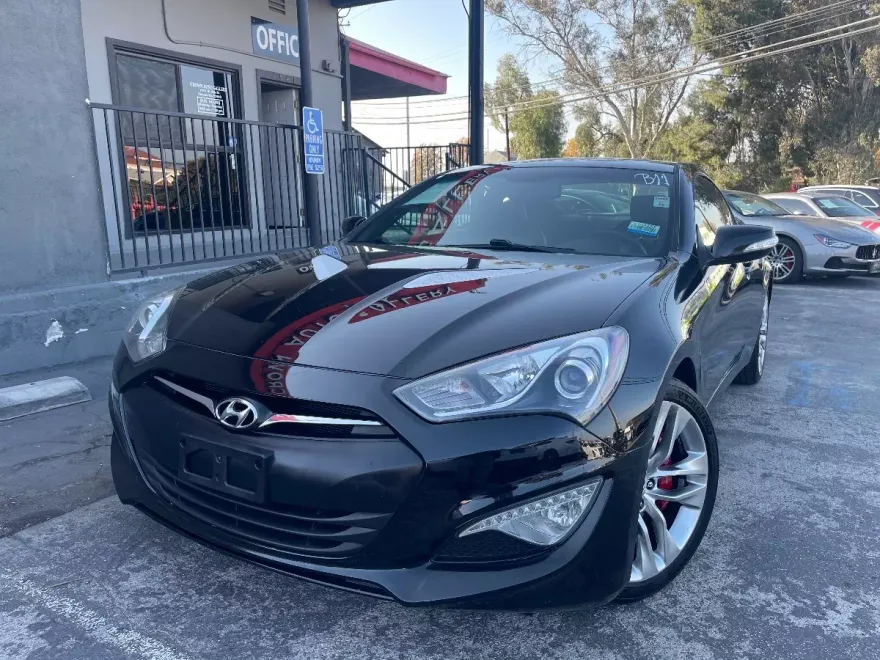2013 Hyundai Genesis Coupe 3.8 Track photo 1