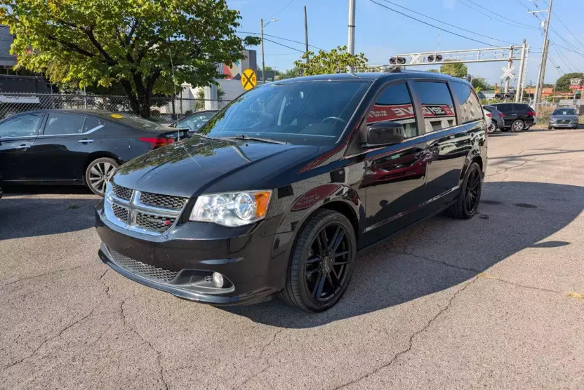2019 Dodge Grand Caravan SXT photo 1