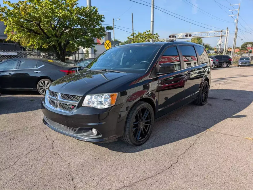 2019 Dodge Grand Caravan SXT photo 1
