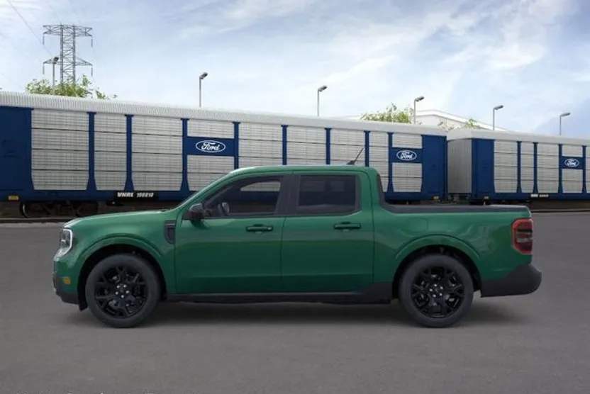 2025 Ford Maverick Lariat photo 1