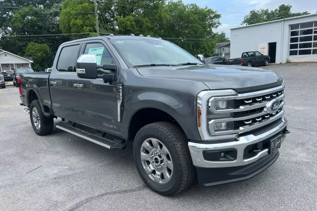 2025 Ford F-250 Lariat photo 1