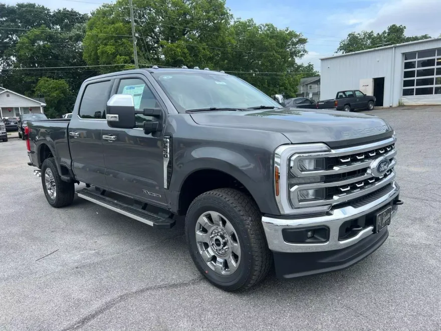 2025 Ford F-250 Lariat photo 1