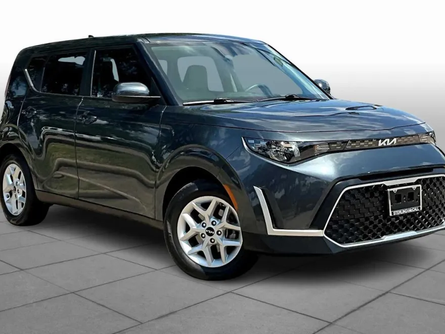 2023 Kia Soul LX photo 1