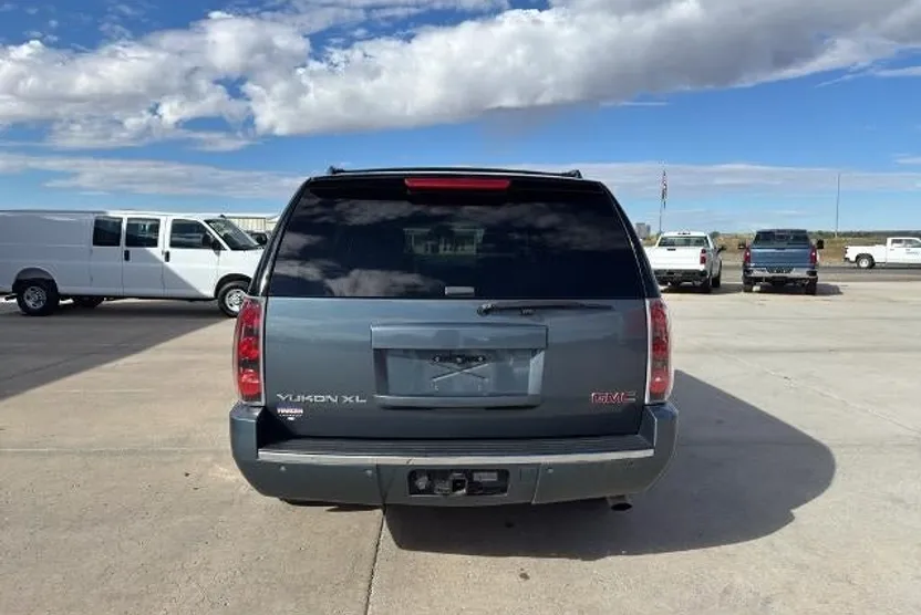 2007 Gmc Yukon XL Base photo 1