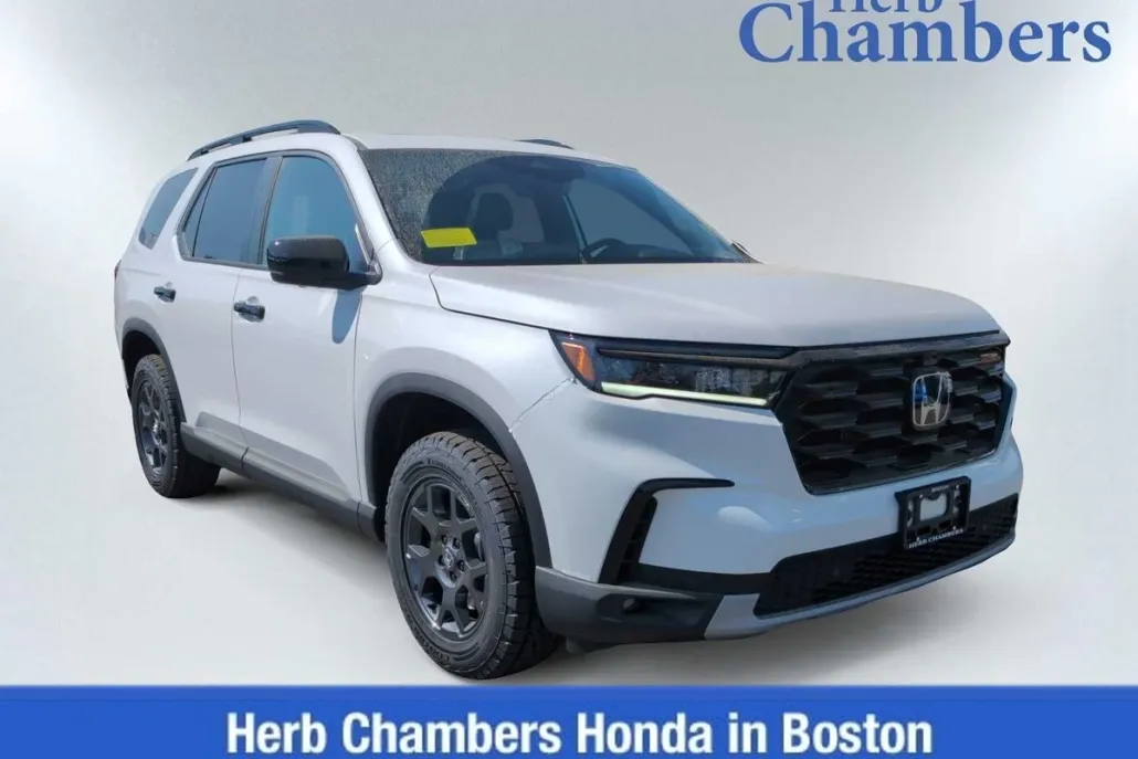 2025 Honda Pilot TrailSport photo 1