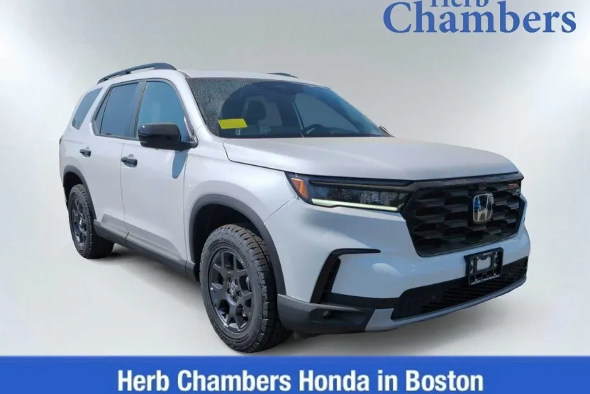 2025 Honda Pilot TrailSport photo 1