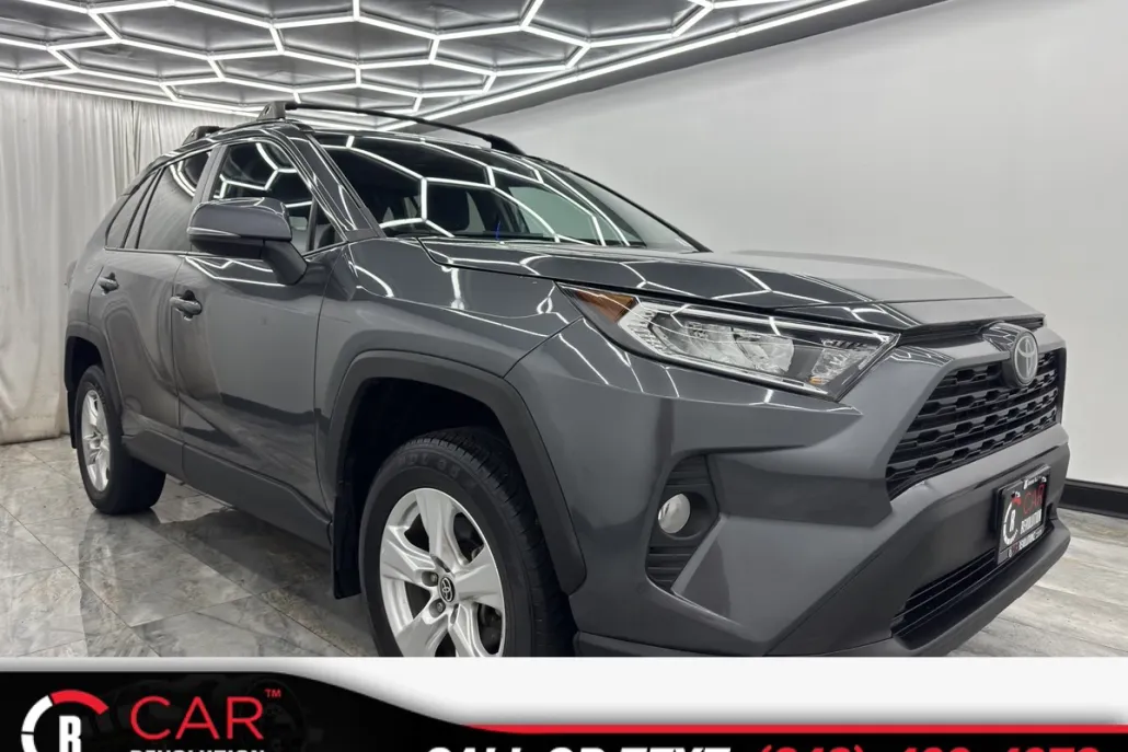2021 Toyota RAV4 XLE photo 1