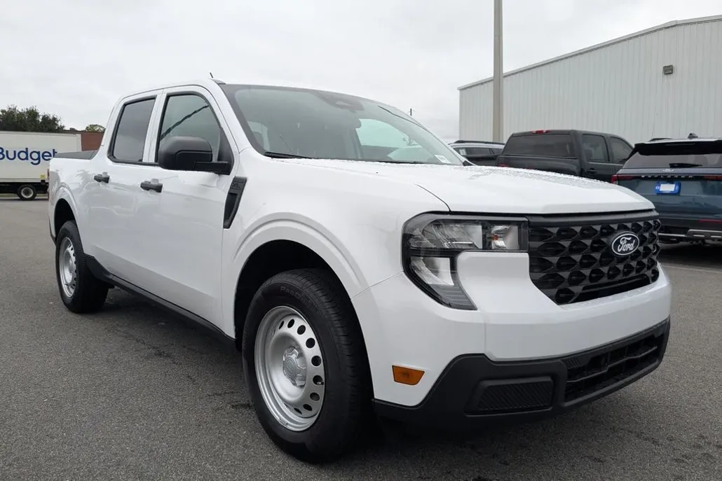 2025 Ford Maverick XL photo 1