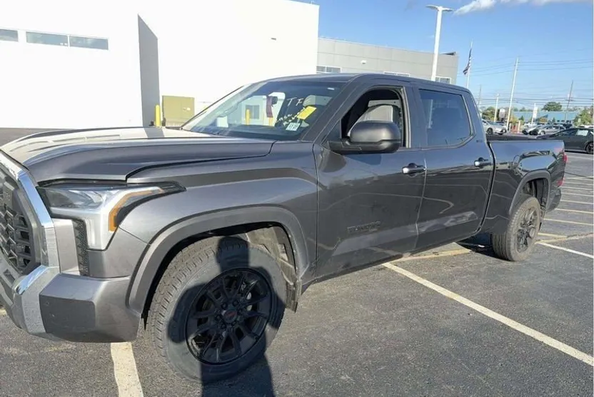 2023 Toyota Tundra SR5 photo 1