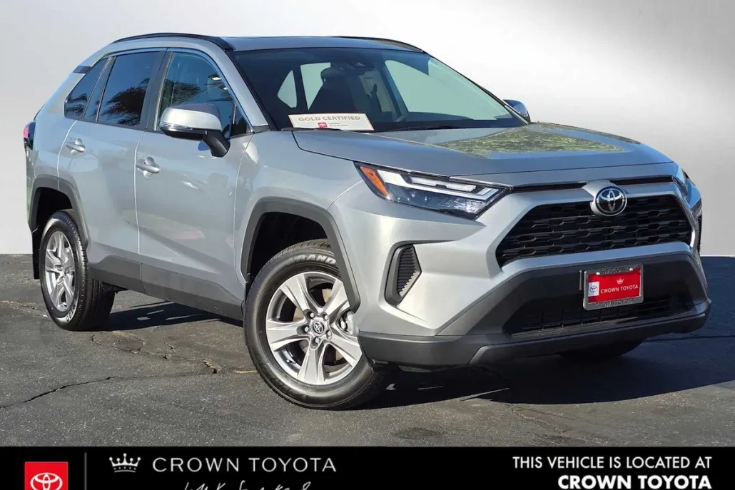 2025 Toyota RAV4 XLE photo 1
