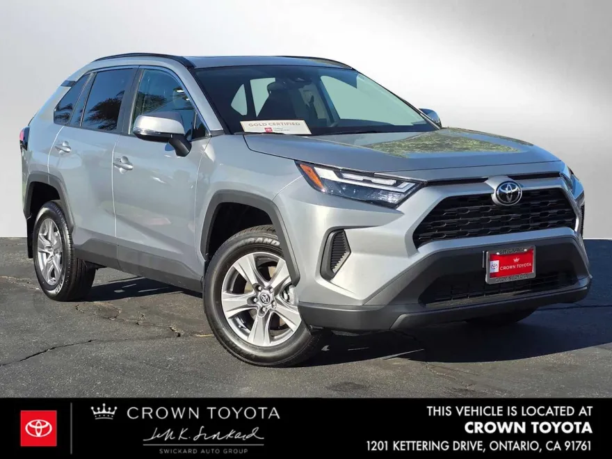 2025 Toyota RAV4 XLE photo 1
