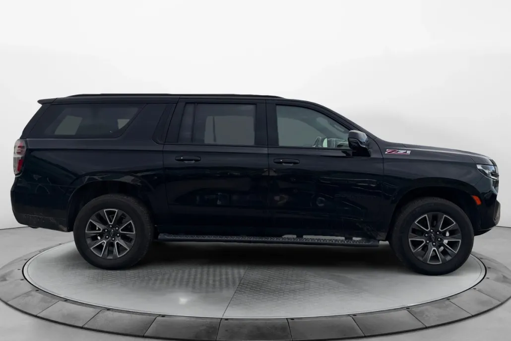 2023 Chevrolet Suburban Z71 photo 1