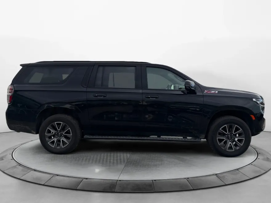 2023 Chevrolet Suburban Z71 photo 1