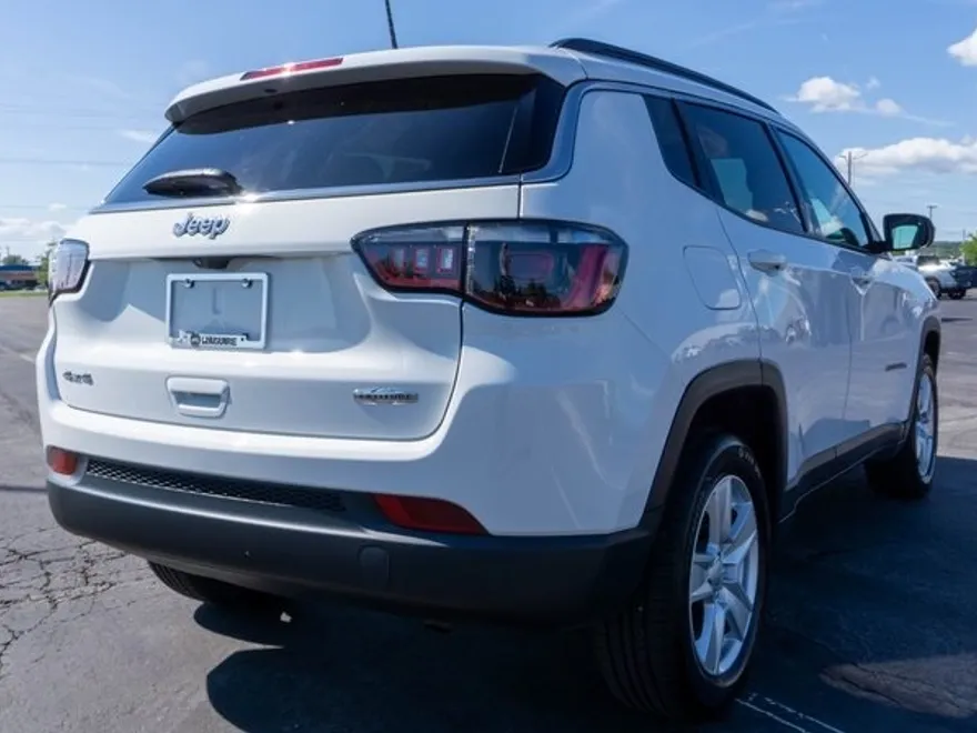 2022 Jeep Compass Latitude photo 1