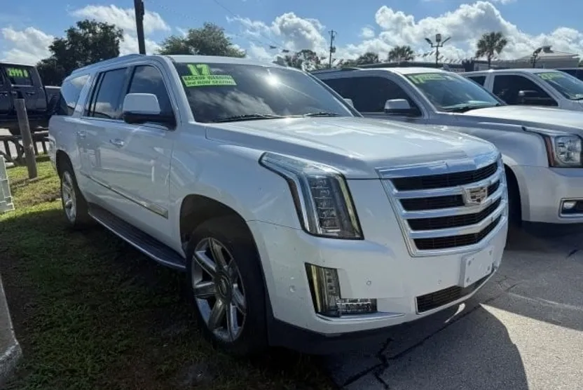 2017 Cadillac Escalade ESV Luxury photo 1