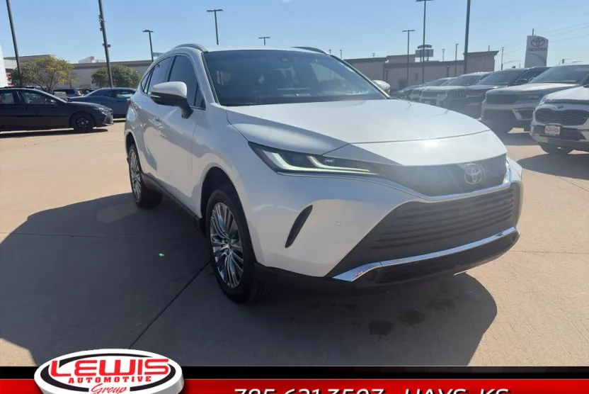 2022 Toyota Venza XLE photo 1