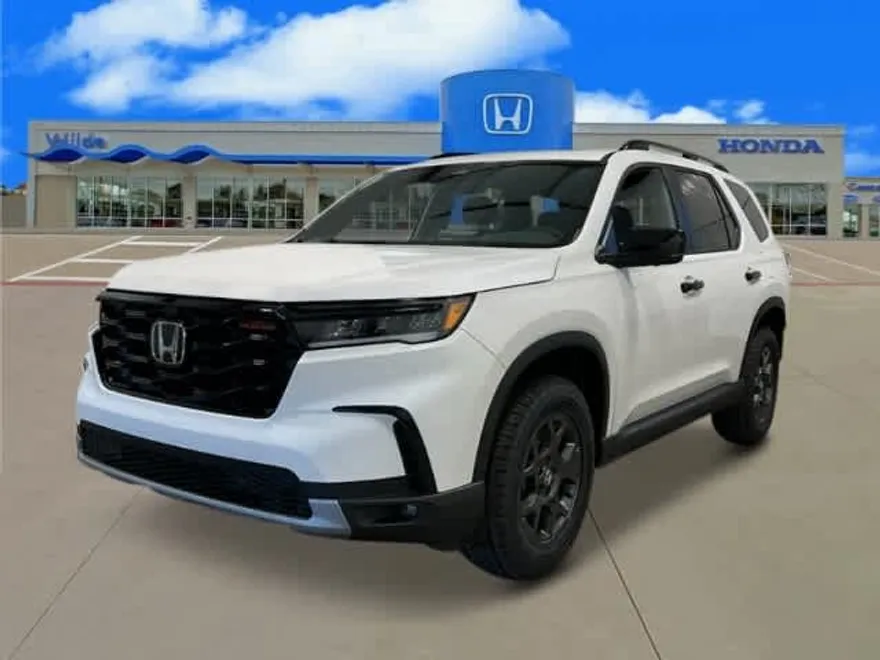 2025 Honda Pilot TrailSport photo 1