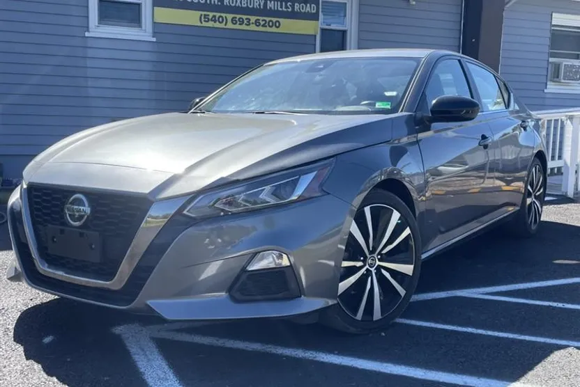 2022 Nissan Altima 2.5 SR photo 1